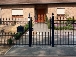 Fence and small gate Opgrimbie 2 price/meter from 235,00 euro (fence)